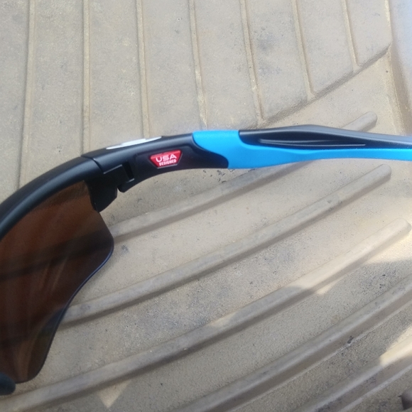 Sunglasses by Oakley - Picture 7 of 8